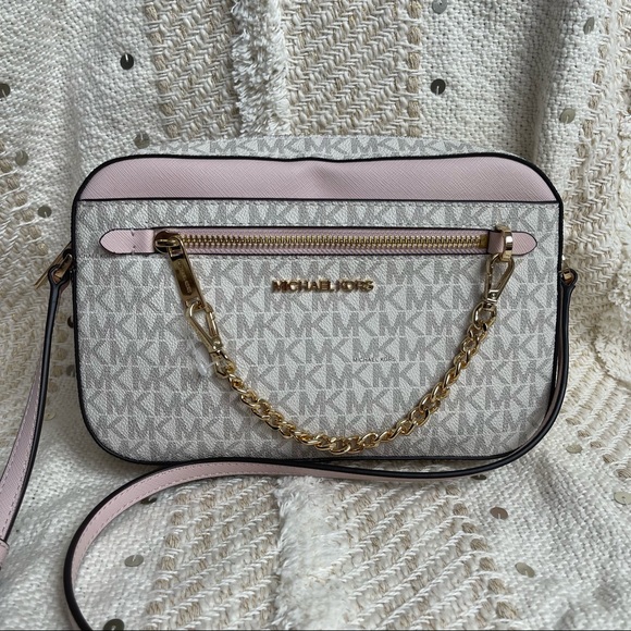 Michael Kors Handbags - Michael Kors Jet Set Crossbody
